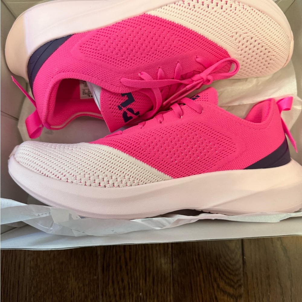 APL Techloom Dream Size 6 1/2 BRAND NEW IN BOX! Breast cancer shoe with pink bow